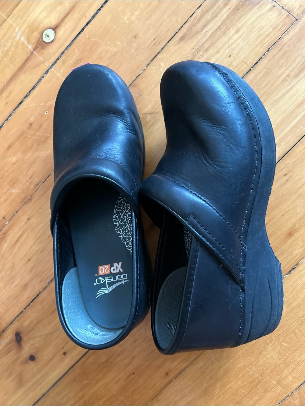 Dansko XP 2.0 clogs in black leather 38 slip resistant